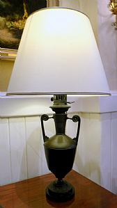 Lampada ad anfora in bronzo
